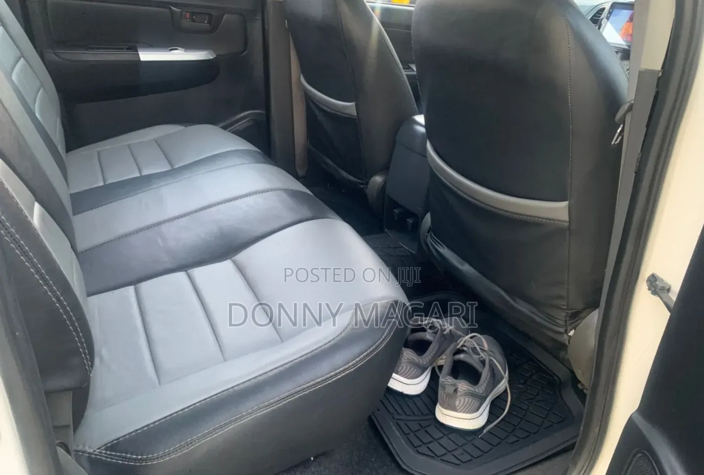 Toyota Hilux 2011 White