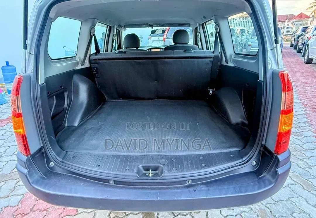 Toyota Succeed 2006 Silver