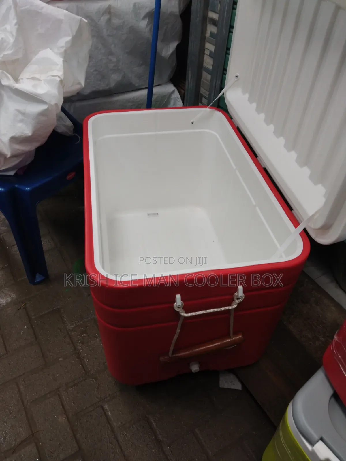 150 Liters Cooler Box