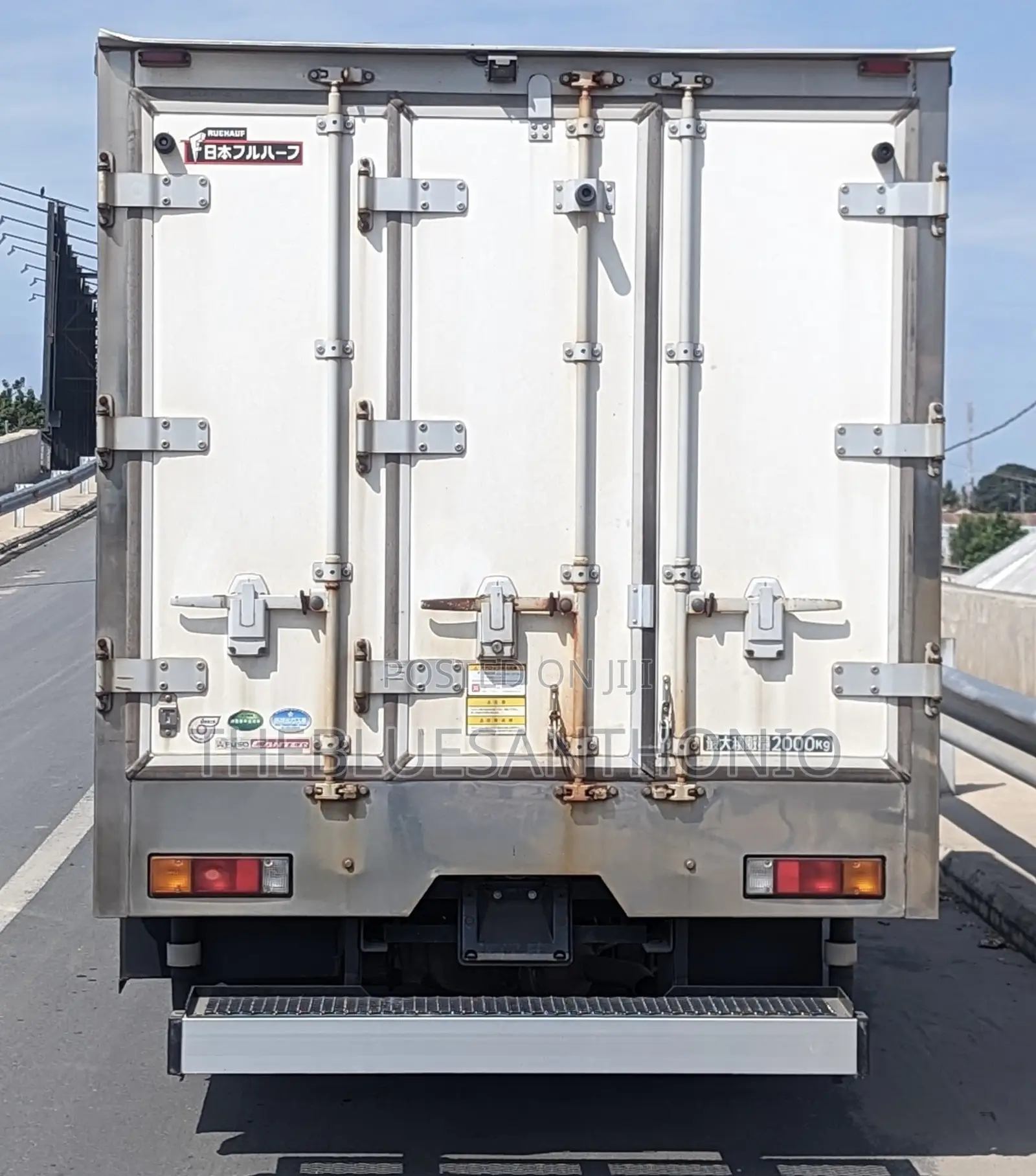 Mitsubishi Fuso 2018 White on Sale
