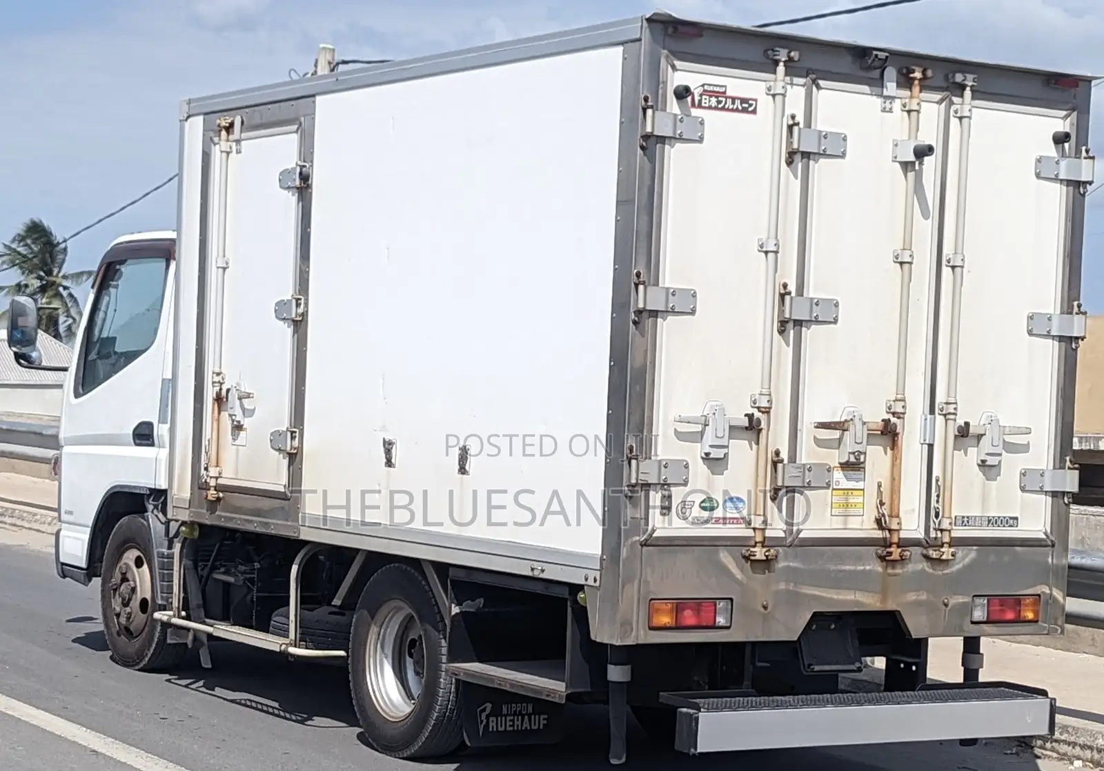 Mitsubishi Fuso 2018 White on Sale