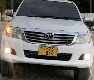 Toyota Hilux 2011 White