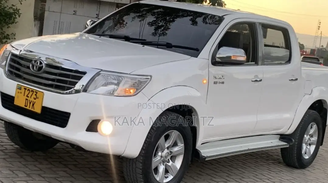 Toyota Hilux 2011 White