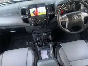 Toyota Hilux 2011 White