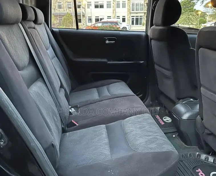 Toyota Kluger 2002 Black