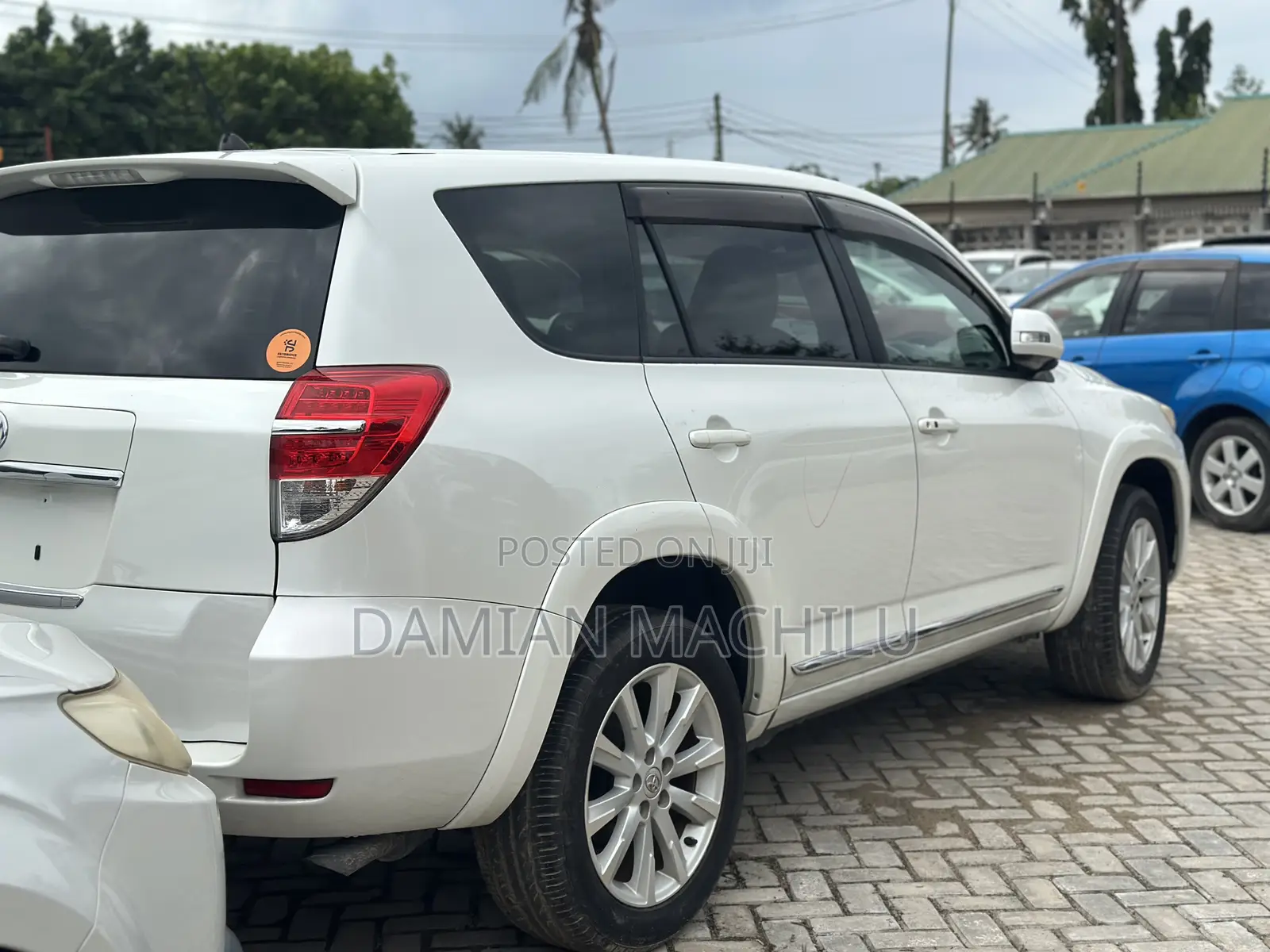 Toyota Vanguard 2010 White