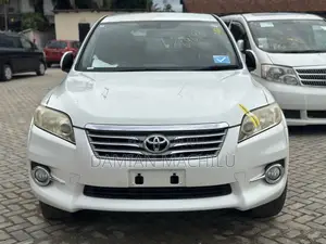 Toyota Vanguard 2010 White