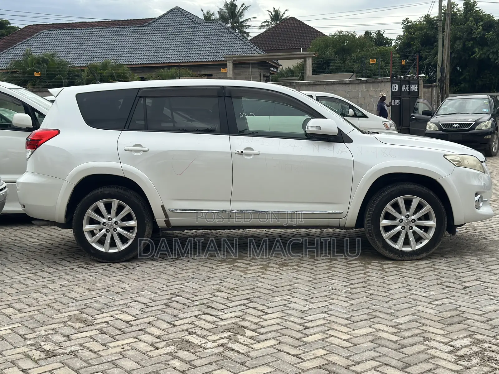 Toyota Vanguard 2010 White