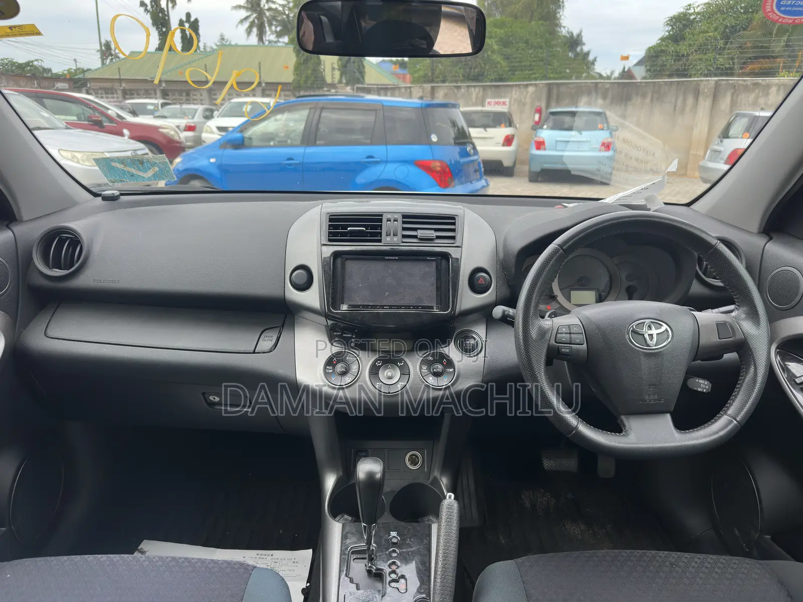 Toyota Vanguard 2010 White