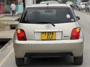Toyota IST 2005 Gold