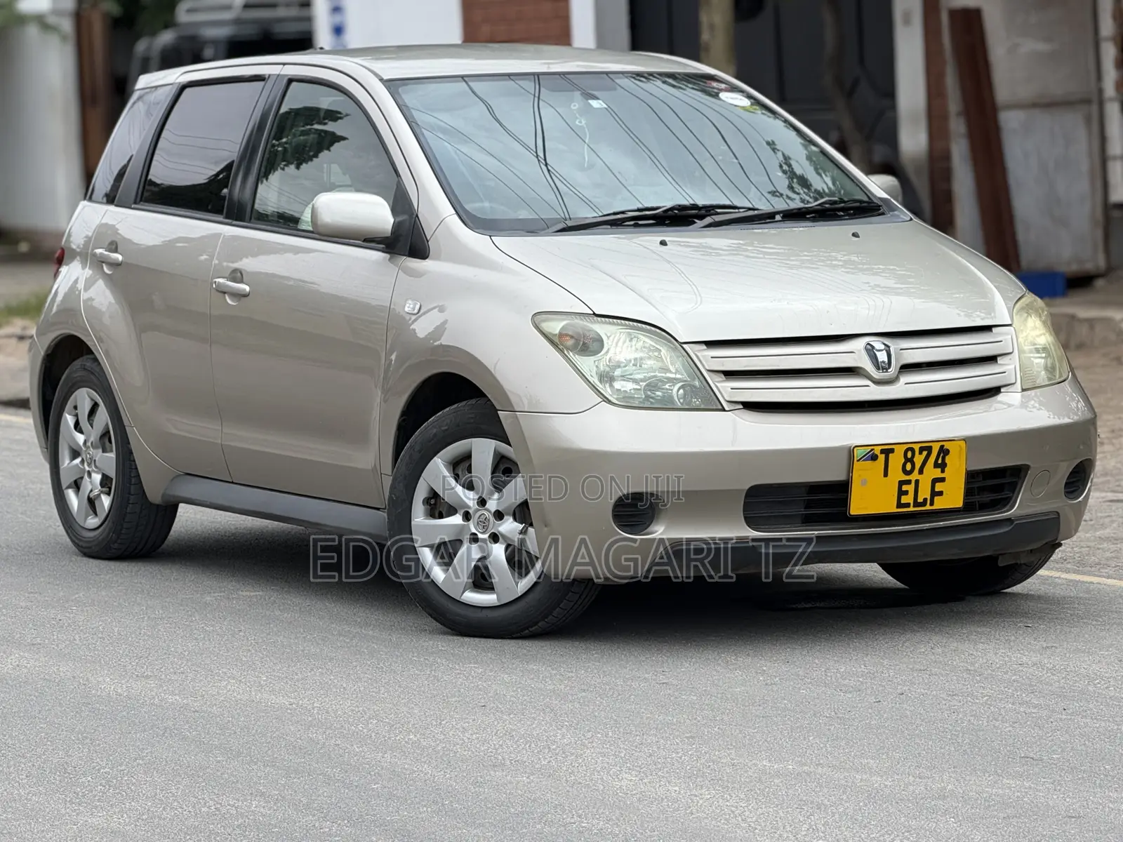 Toyota IST 2005 Gold