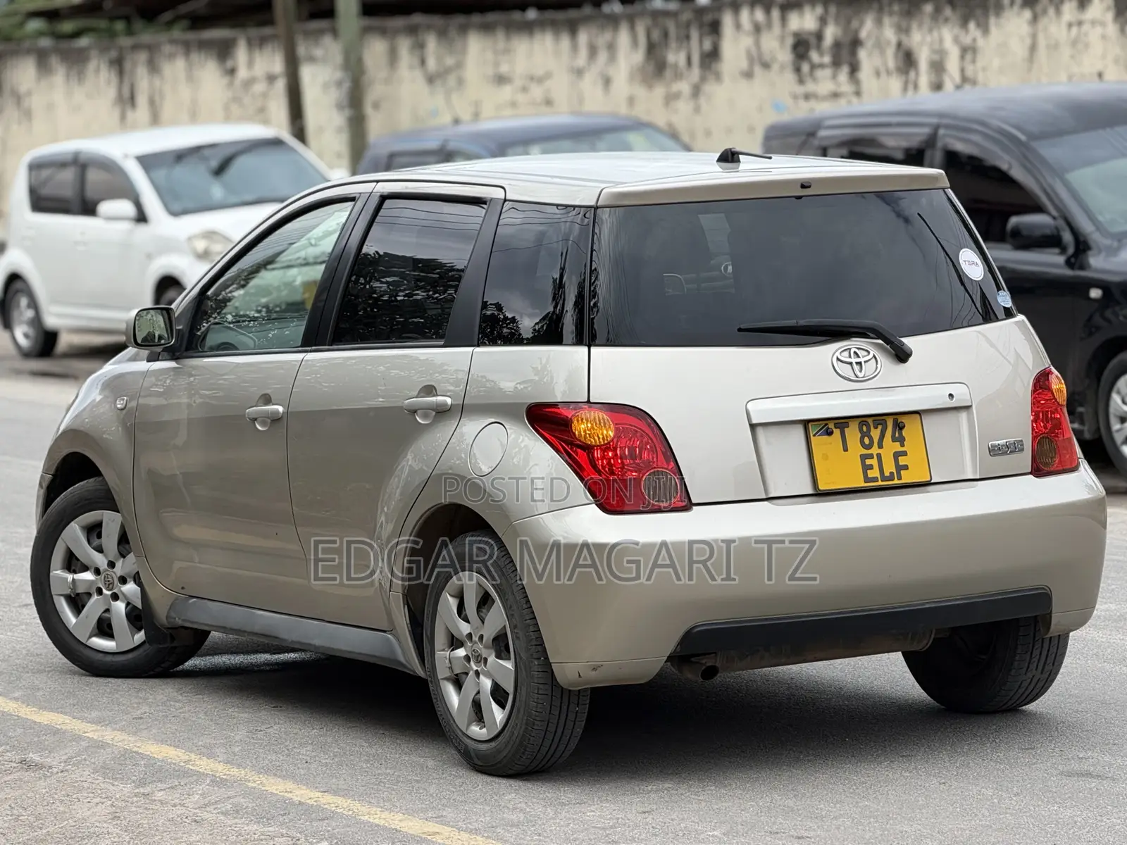 Toyota IST 2005 Gold
