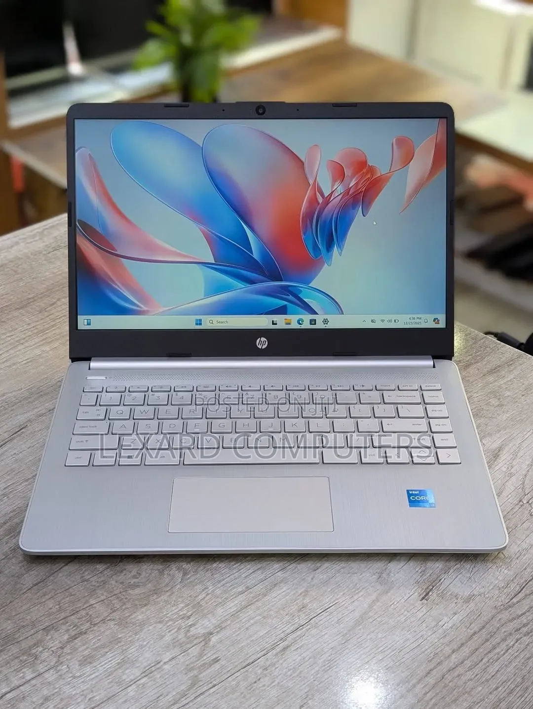New Laptop HP 14S 8GB Intel Core i3 SSD 256GB