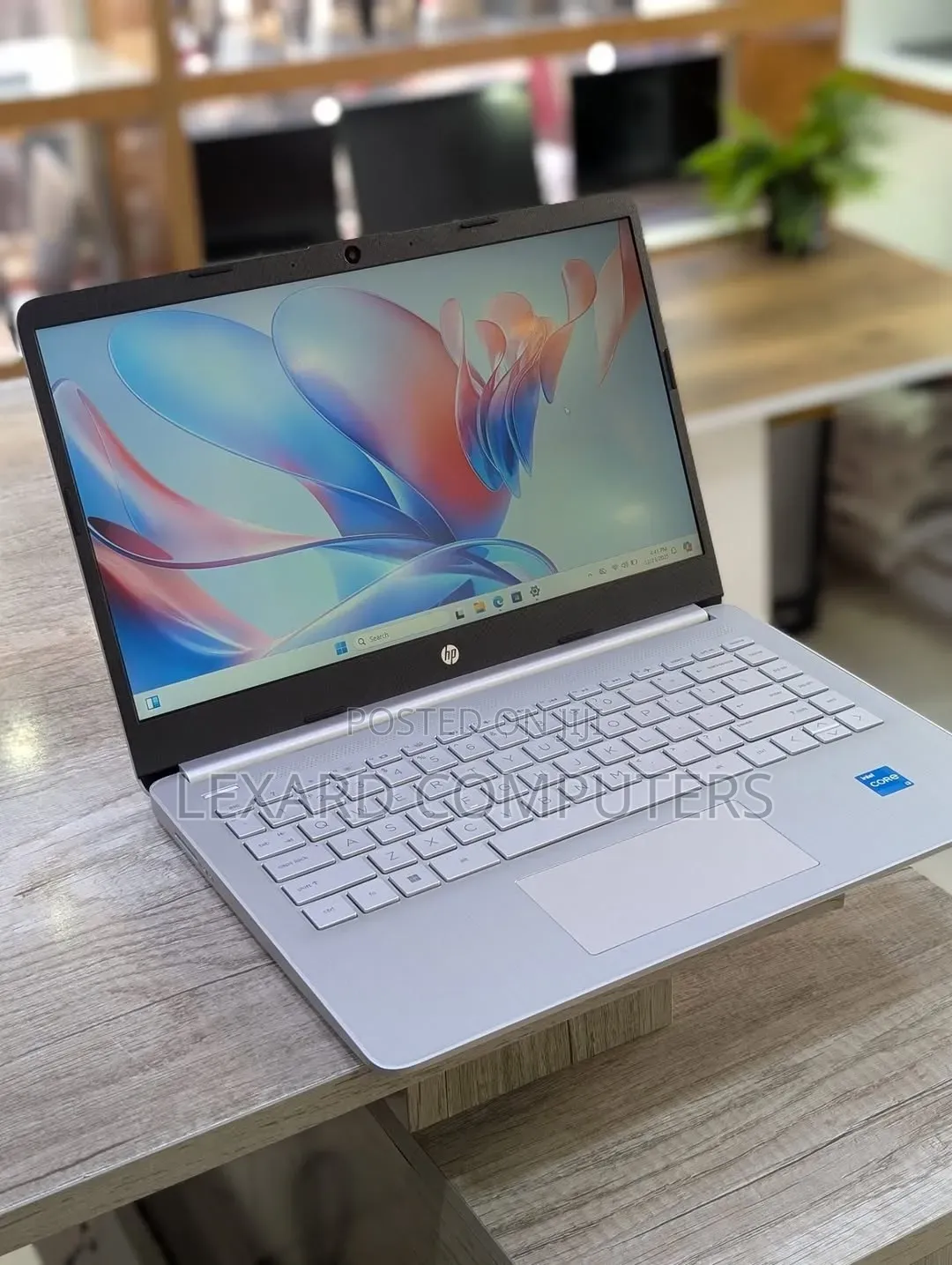 New Laptop HP 14S 8GB Intel Core i3 SSD 256GB