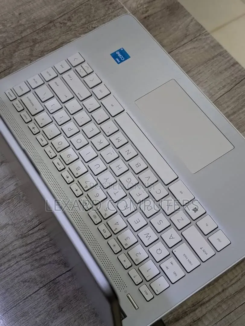 New Laptop HP 14S 8GB Intel Core i3 SSD 256GB