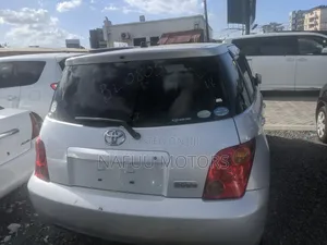 Toyota IST 2003 Silver