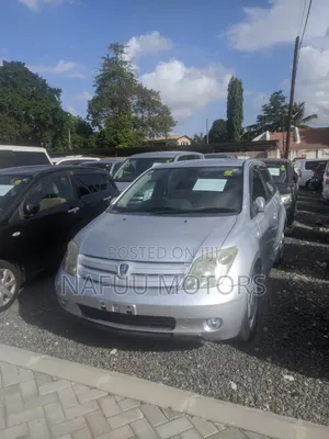 Toyota IST 2003 Silver