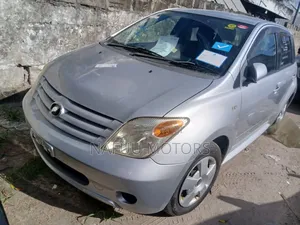 Toyota IST 2003 Silver