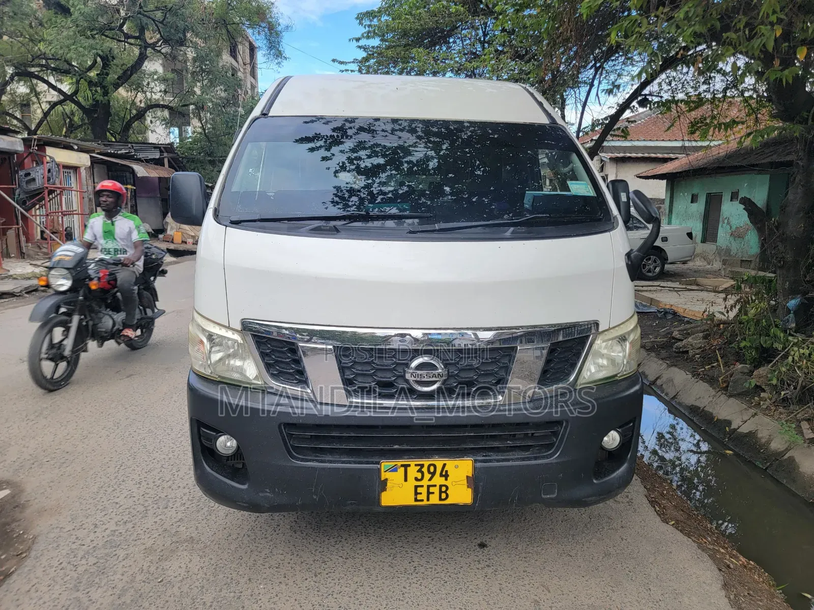 Nissan Caravan (Urvan) 2013 White