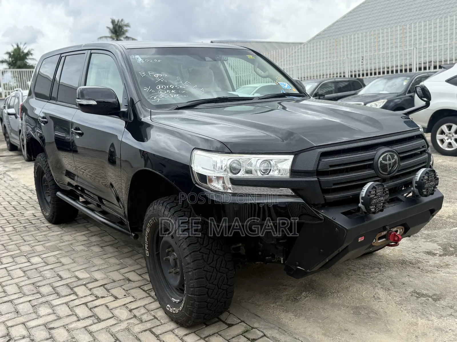 Toyota Land Cruiser 4.6 V8 AX 2017 Black