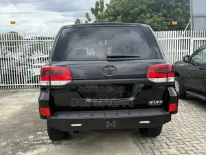 Toyota Land Cruiser 4.6 V8 AX 2017 Black