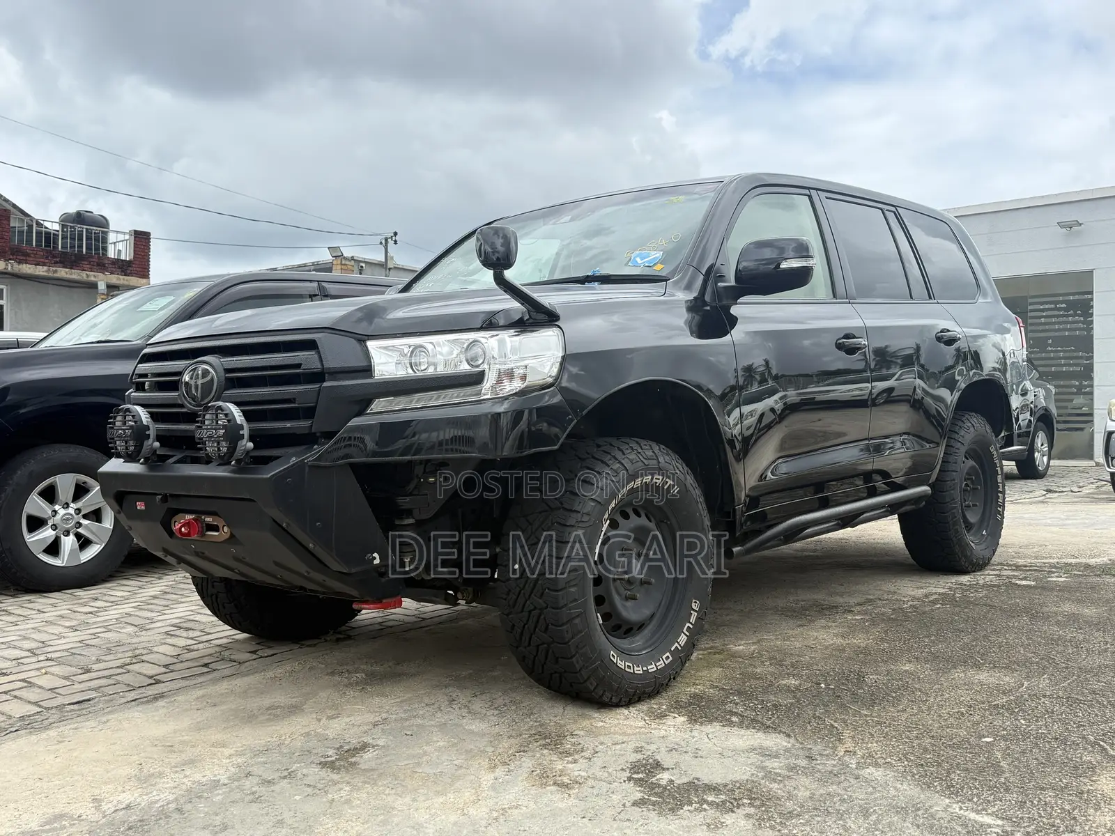 Toyota Land Cruiser 4.6 V8 AX 2017 Black
