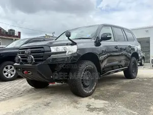 Toyota Land Cruiser 4.6 V8 AX 2017 Black