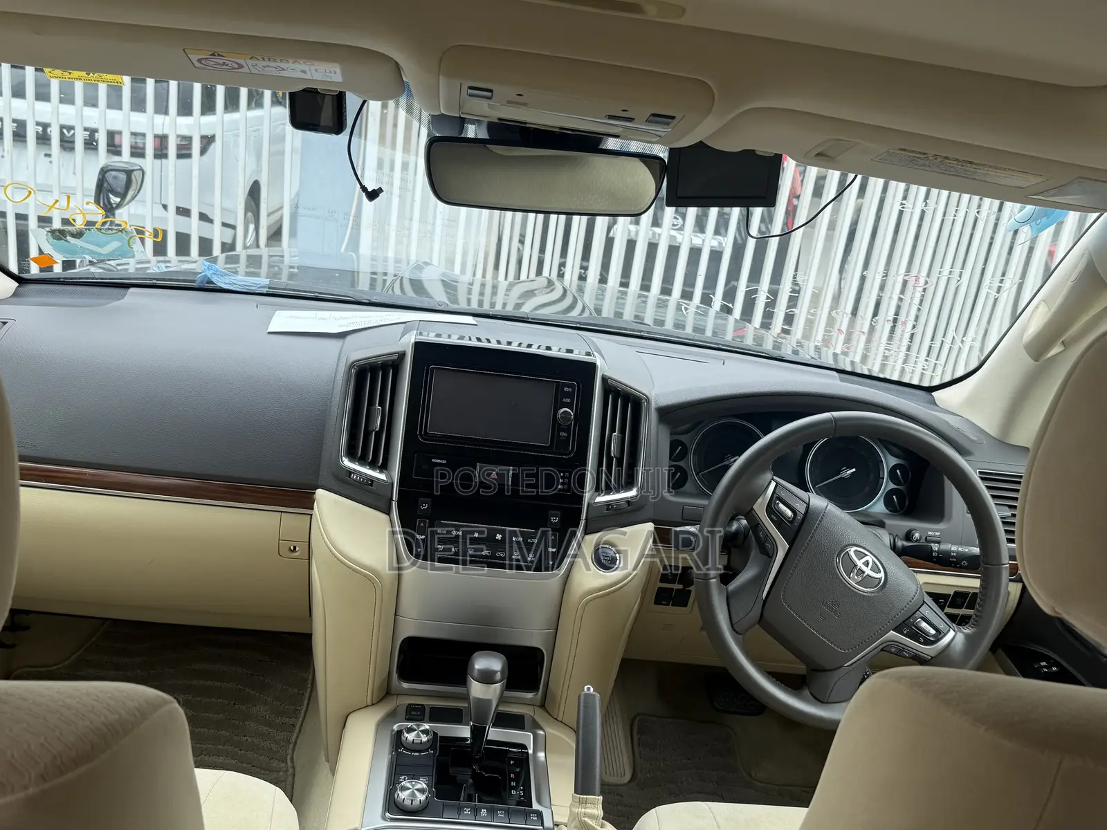 Toyota Land Cruiser 4.6 V8 AX 2017 Black