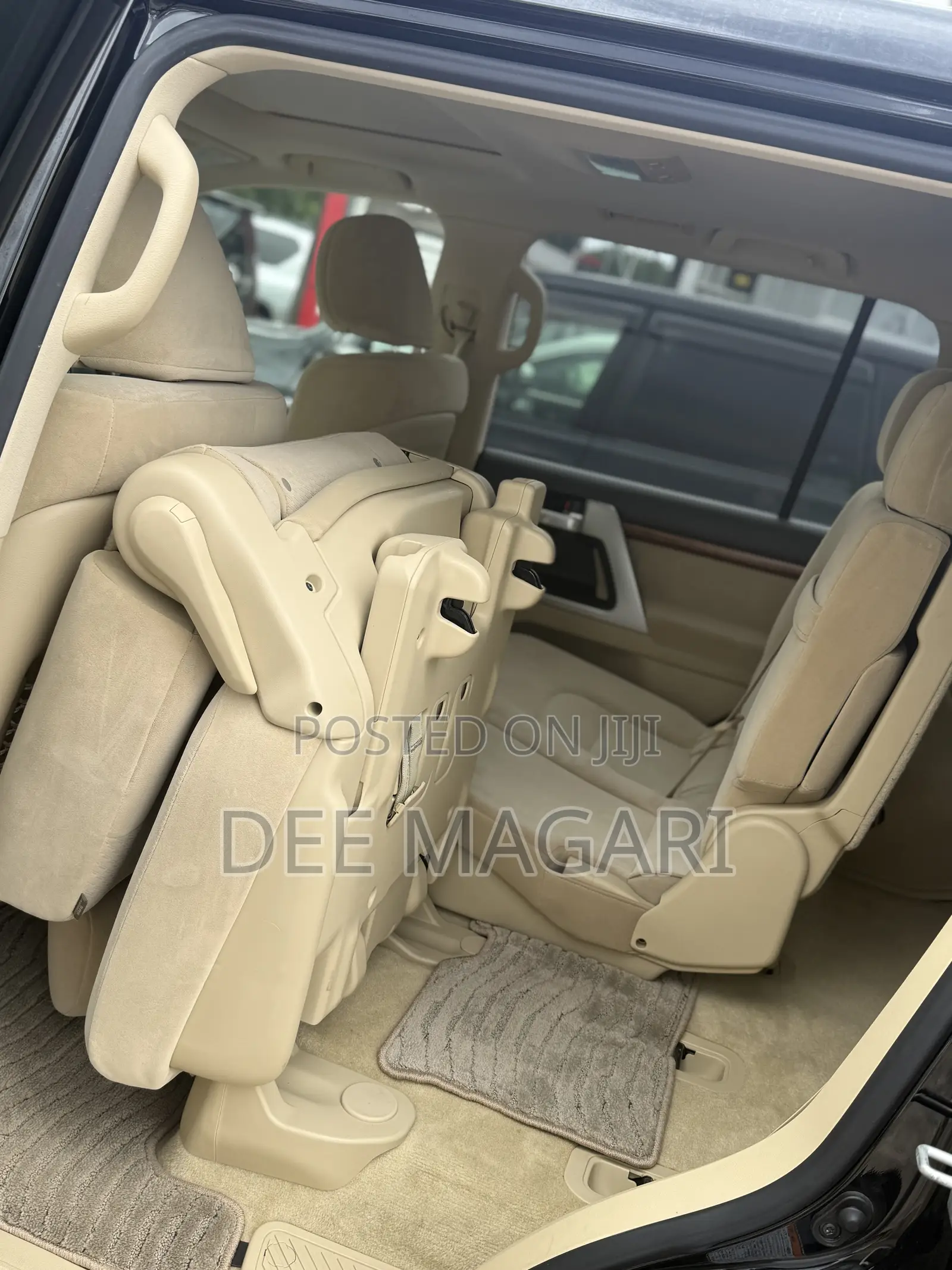Toyota Land Cruiser 4.6 V8 AX 2017 Black