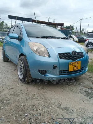 Toyota Vitz 2004 Blue