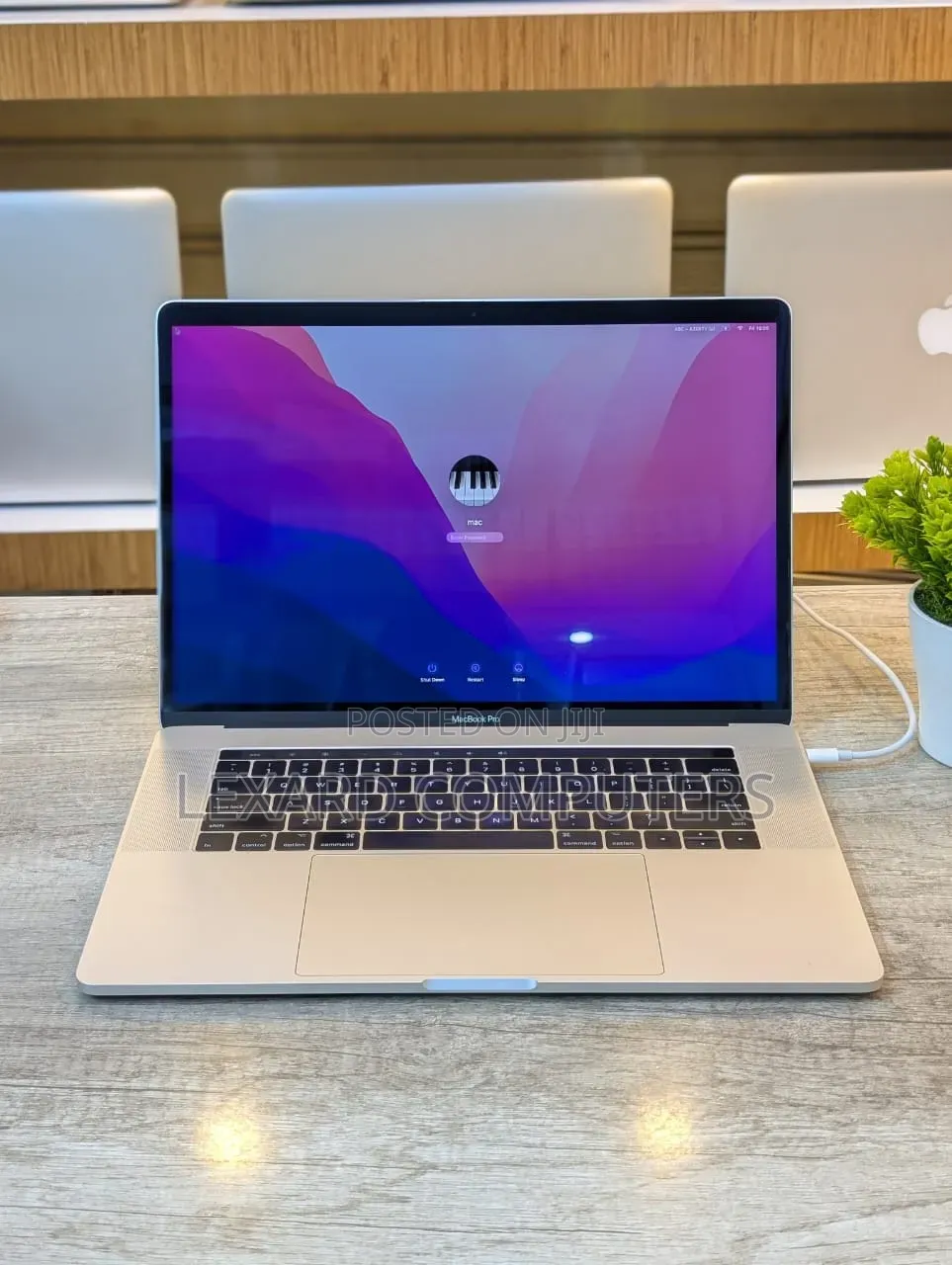 Laptop Apple MacBook Pro 2017 16GB Intel Core i7 SSD 512GB
