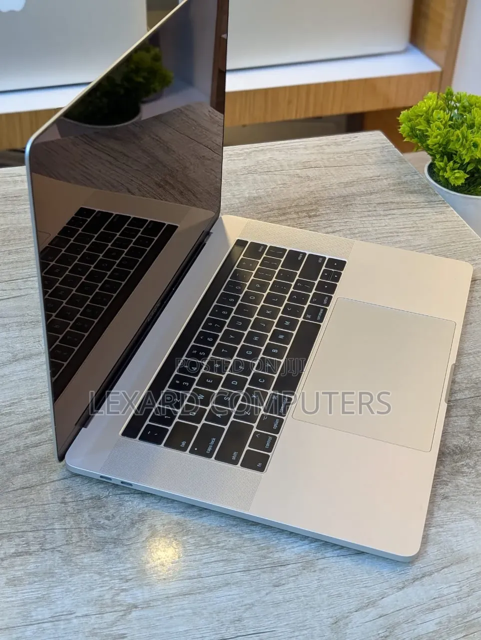 Laptop Apple MacBook Pro 2017 16GB Intel Core i7 SSD 512GB