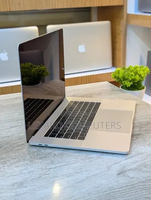 Laptop Apple MacBook Pro 2017 16GB Intel Core i7 SSD 512GB