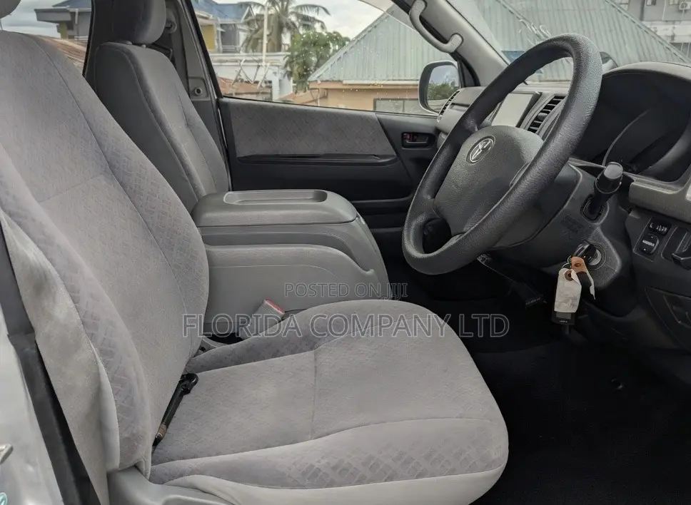 Toyota HiAce 2008 Silver