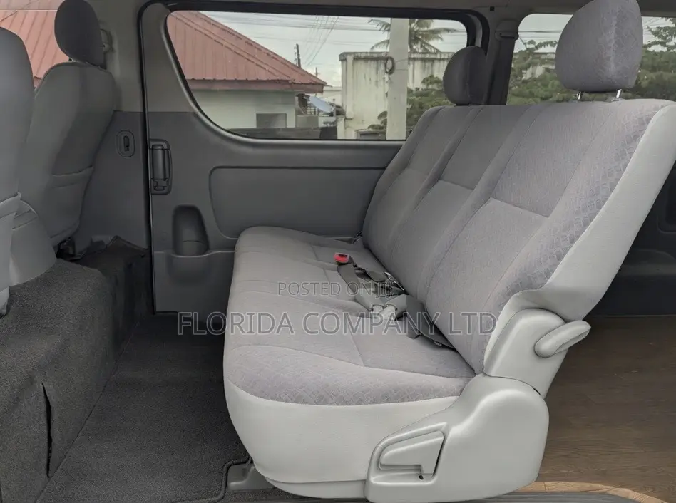 Toyota HiAce 2008 Silver