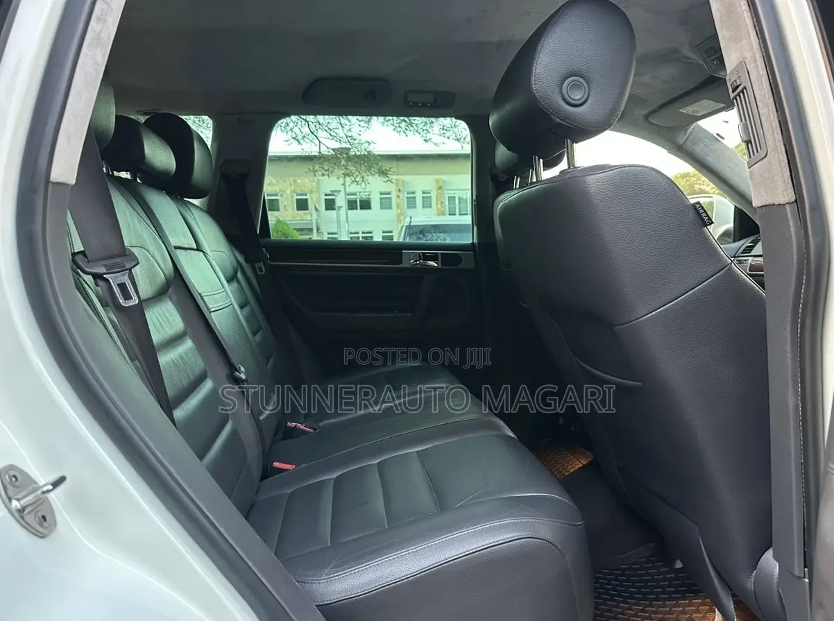 Volkswagen Touareg 2011 White