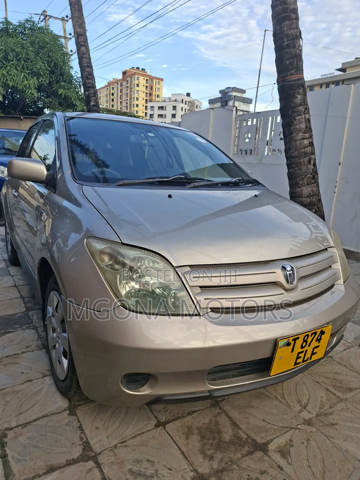 Toyota IST 2004 Gold