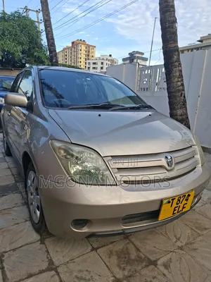 Toyota IST 2004 Gold