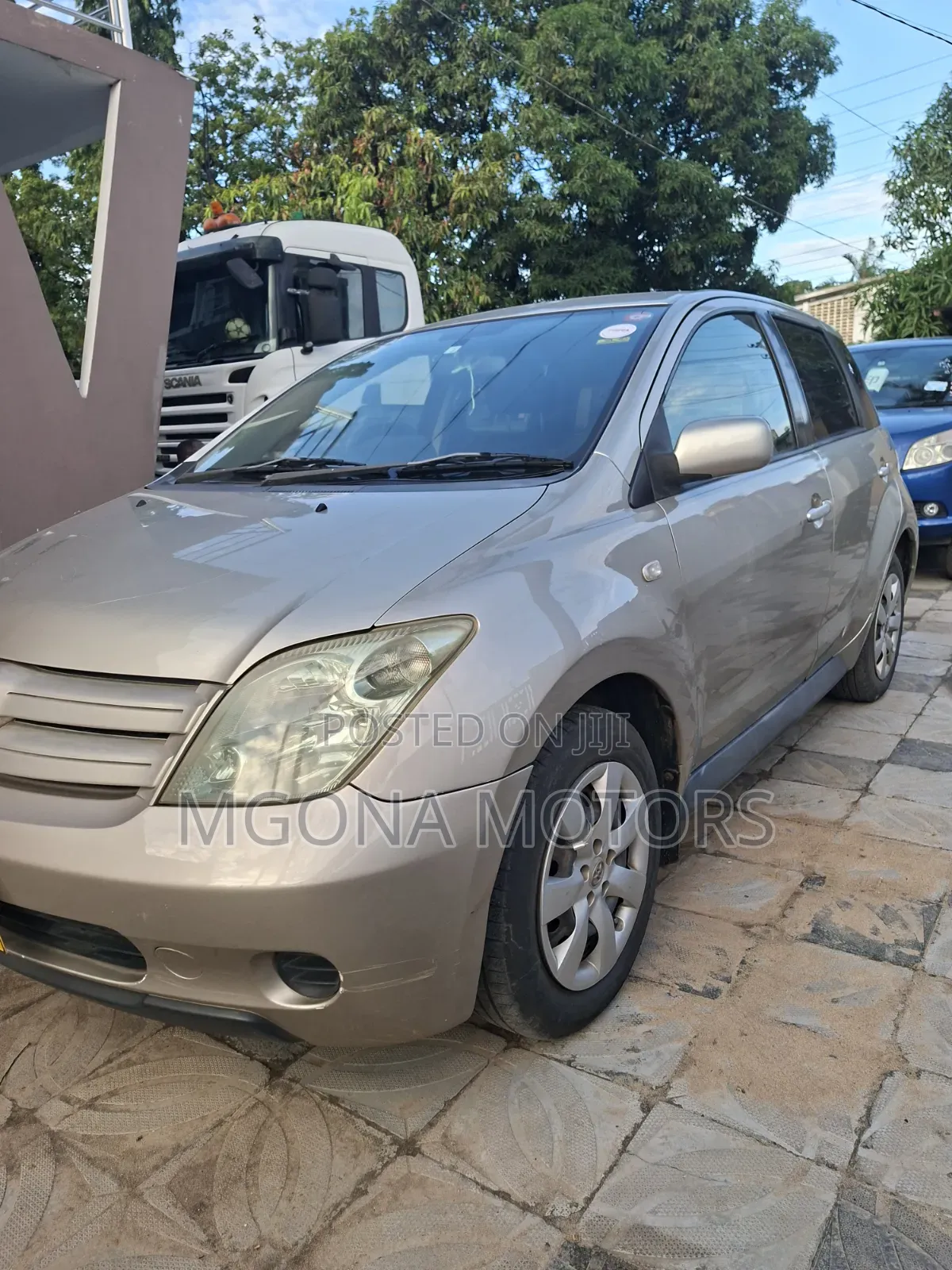 Toyota IST 2004 Gold