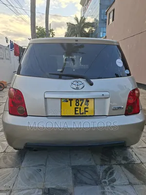 Toyota IST 2004 Gold