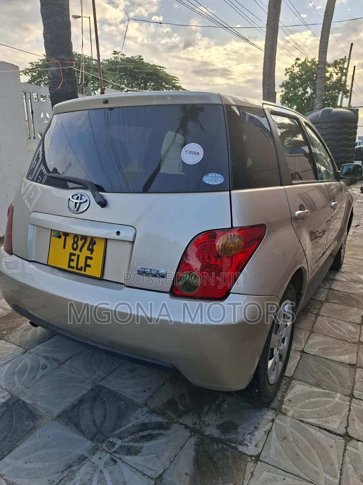 Toyota IST 2004 Gold