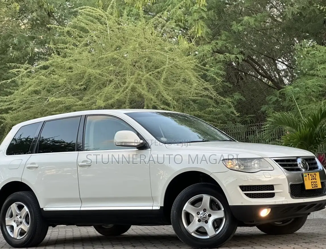 Volkswagen Touareg 2011 White
