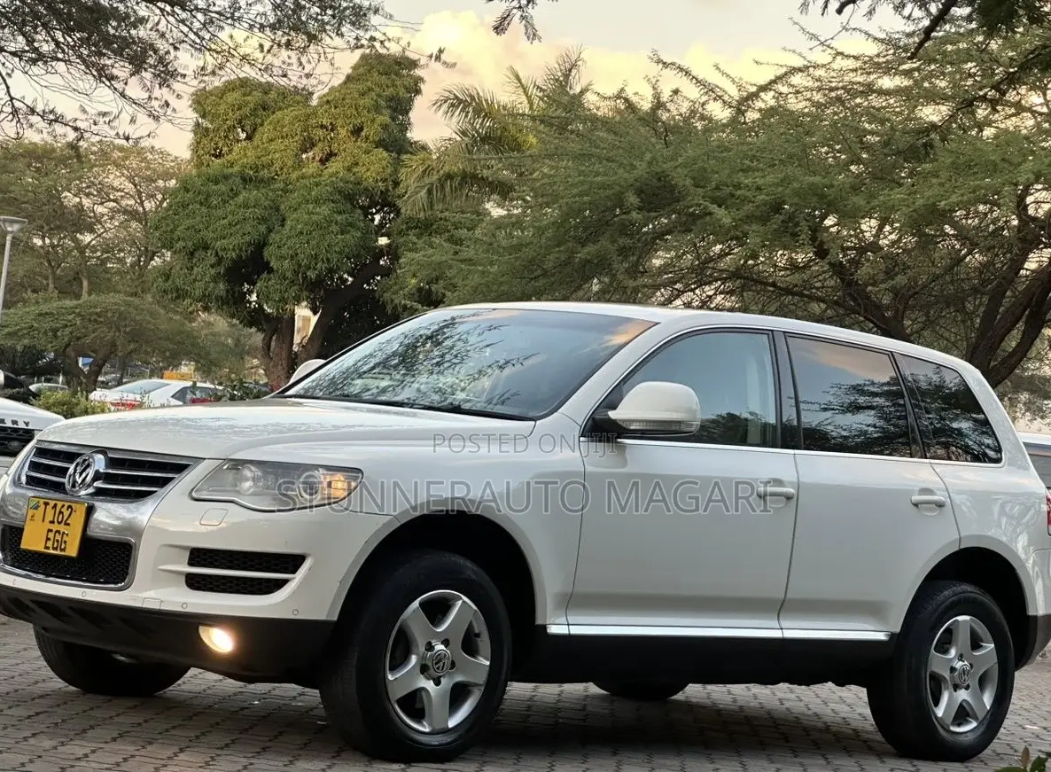 Volkswagen Touareg 2011 White