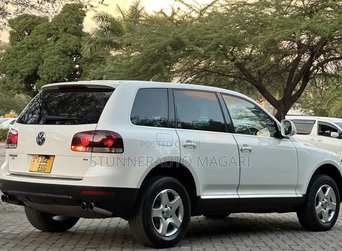 Volkswagen Touareg 2011 White