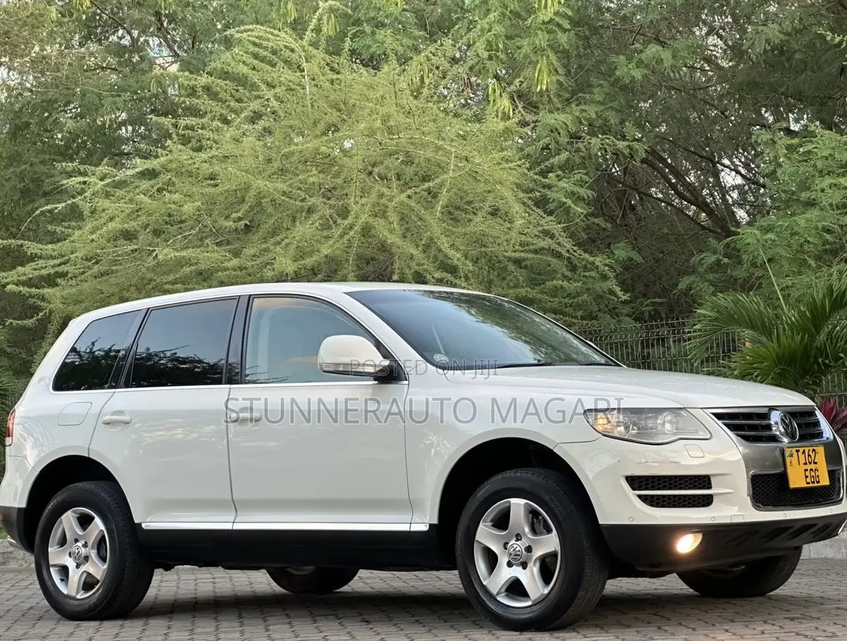 Volkswagen Touareg 2011 White