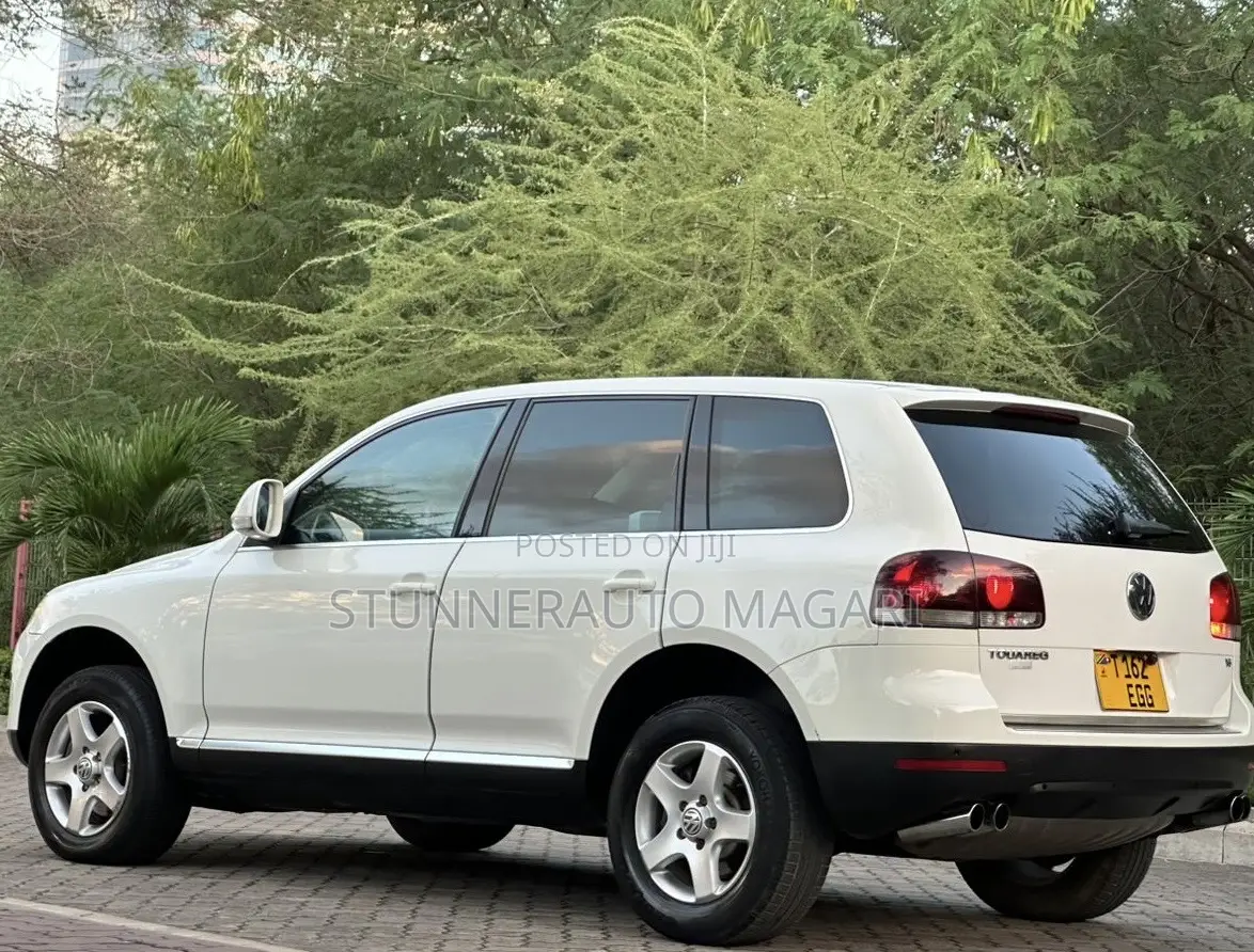 Volkswagen Touareg 2011 White