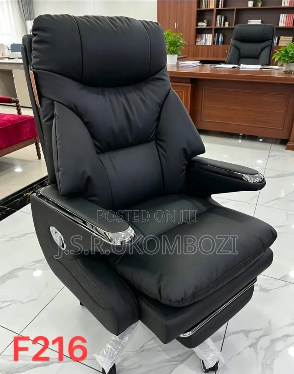 Showcase Luxurious Black Office Chair