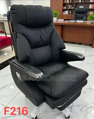 Showcase Luxurious Black Office Chair