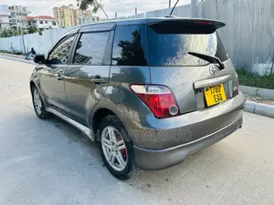 Toyota IST 2005 Brown