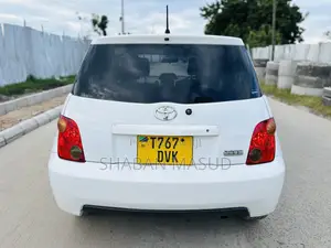 Toyota IST 2003 White